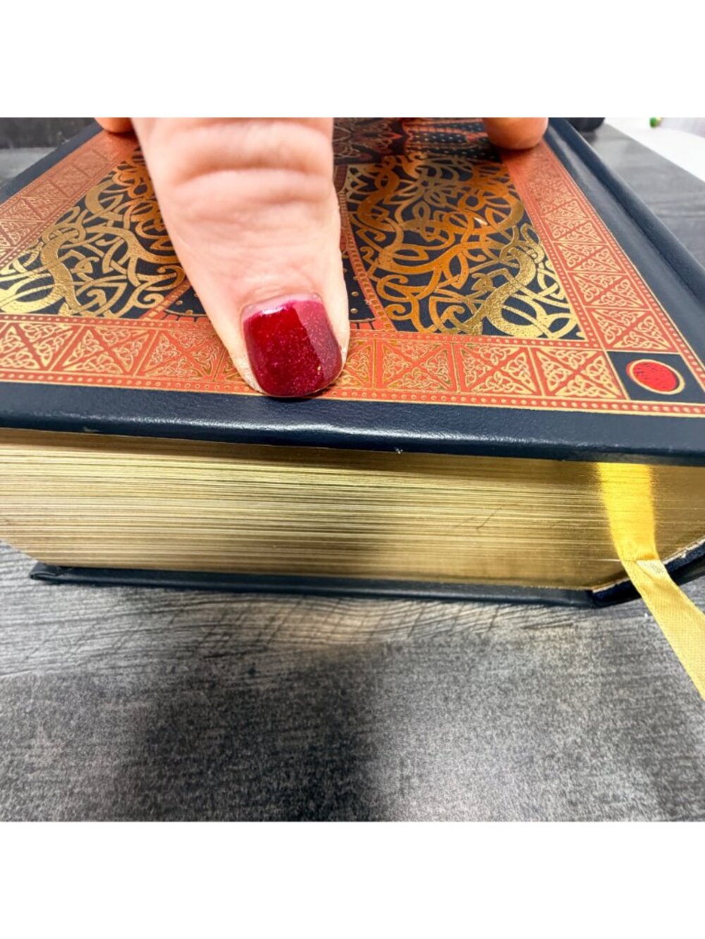 Barnes & Noble Collectible Classics King James Version Family Holy Bible ORNATE - Picture 3 of 12